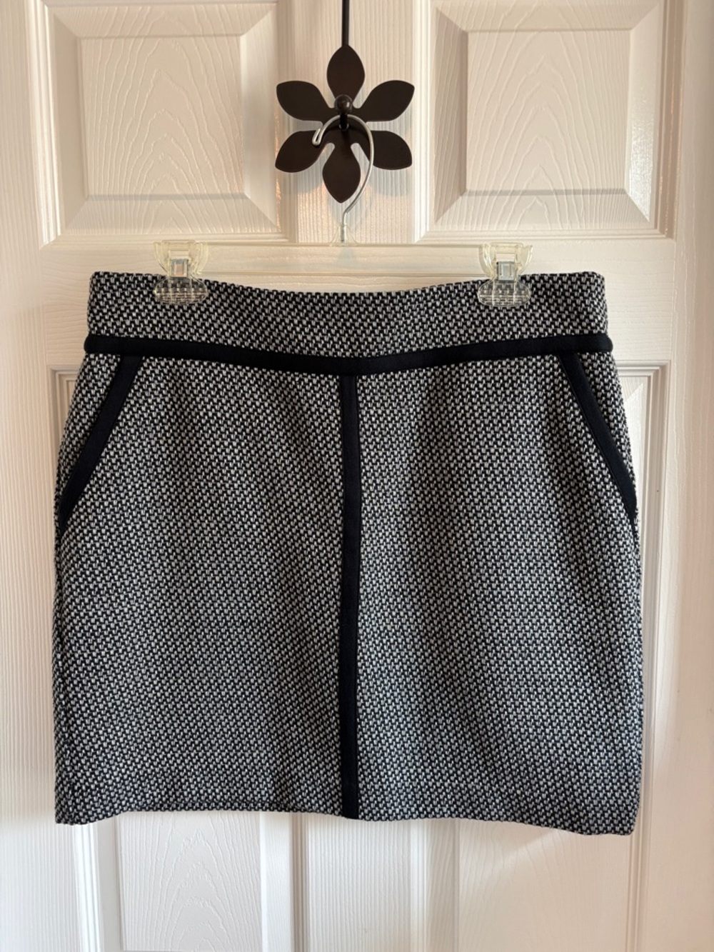 LOFT Black & White Textured Mini Skirt with/Suede-like Trim Fully Lined EUC 12P